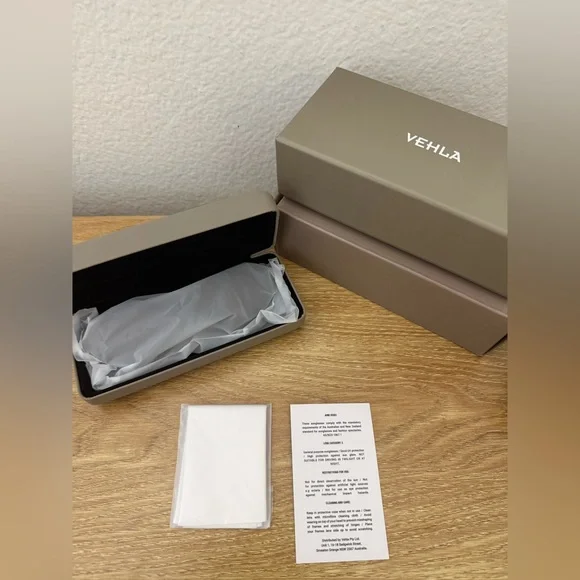 NWT VEHLA Black Oval June Sunglasses with Chocolate Lenses - Picture 10 of 11